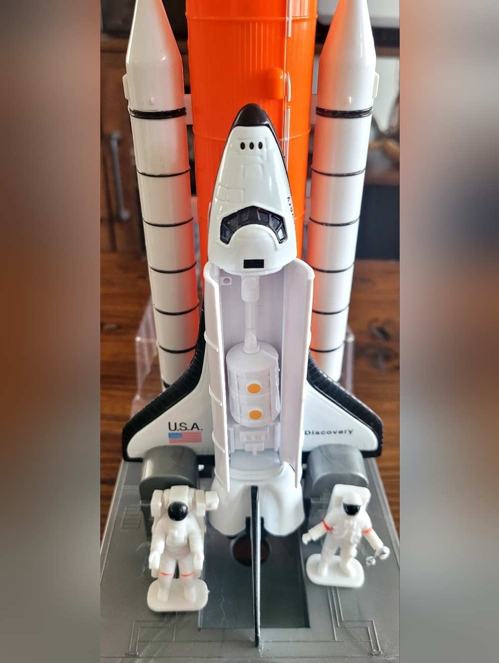 Space Shuttle Playset with White and Orange Shuttle - Discovery
